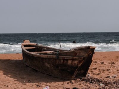 Togo - loďka na pláži