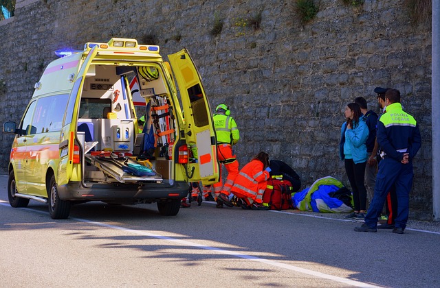 Volejte primárně linku 155 nebo použijte aplikaci Záchranka.